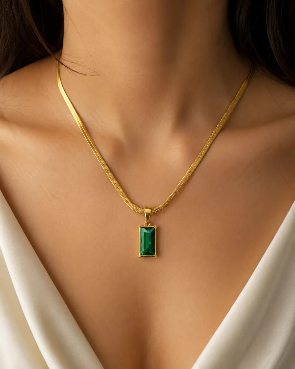 Niyanara Emerald Green Stone Locket Pendant
