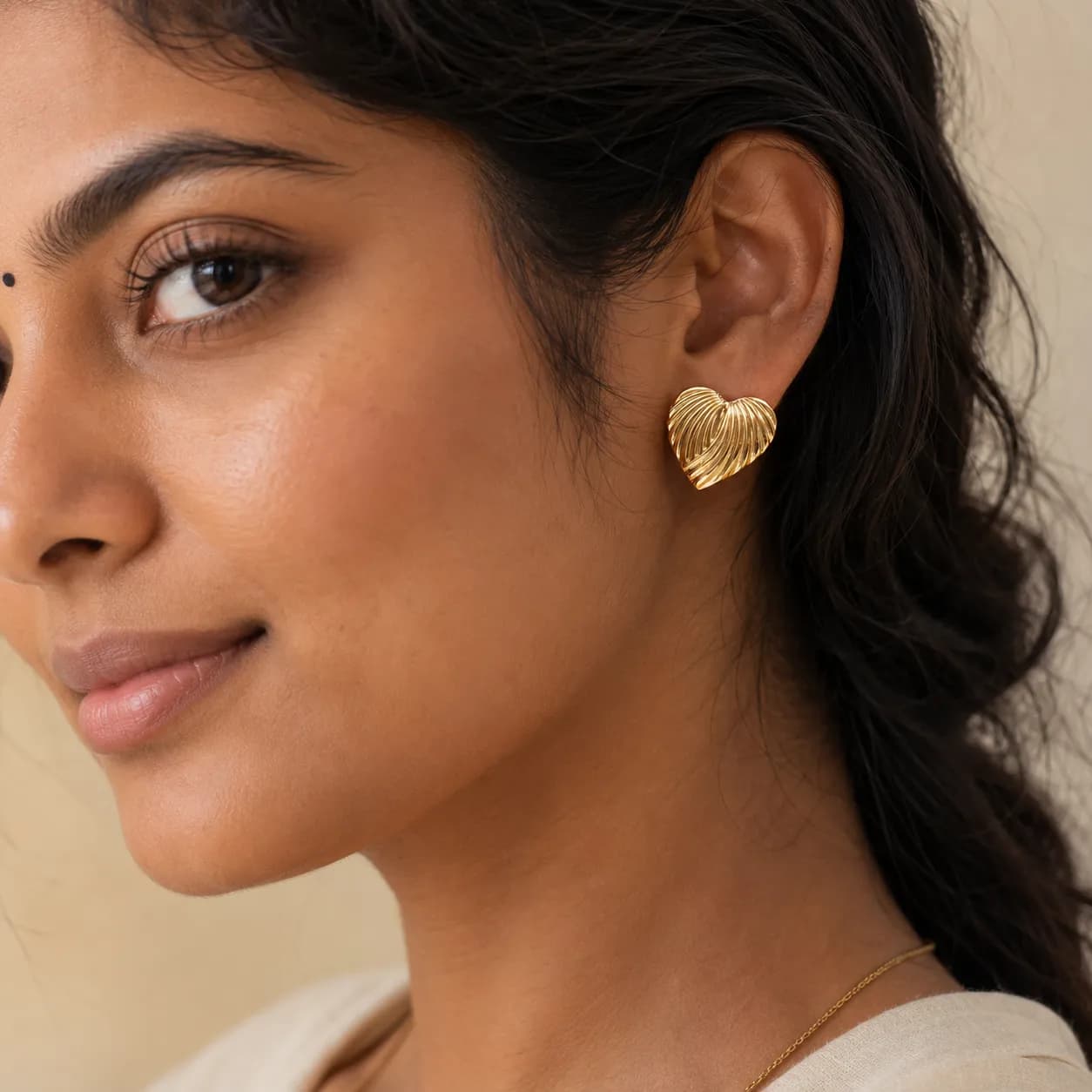 Niyanara Aurora Heart Stud Earring