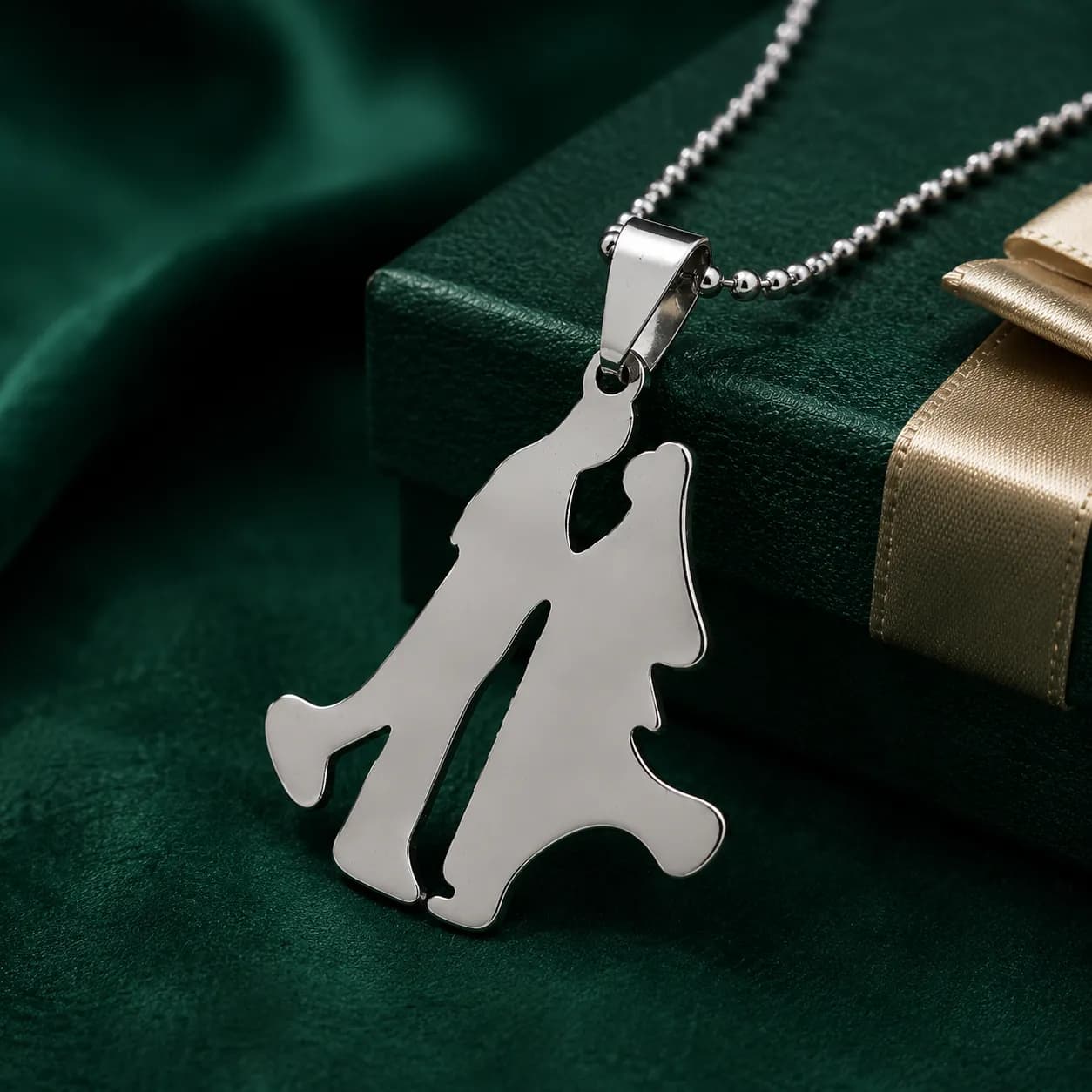 Niyanara Couple Love Chain Pendant