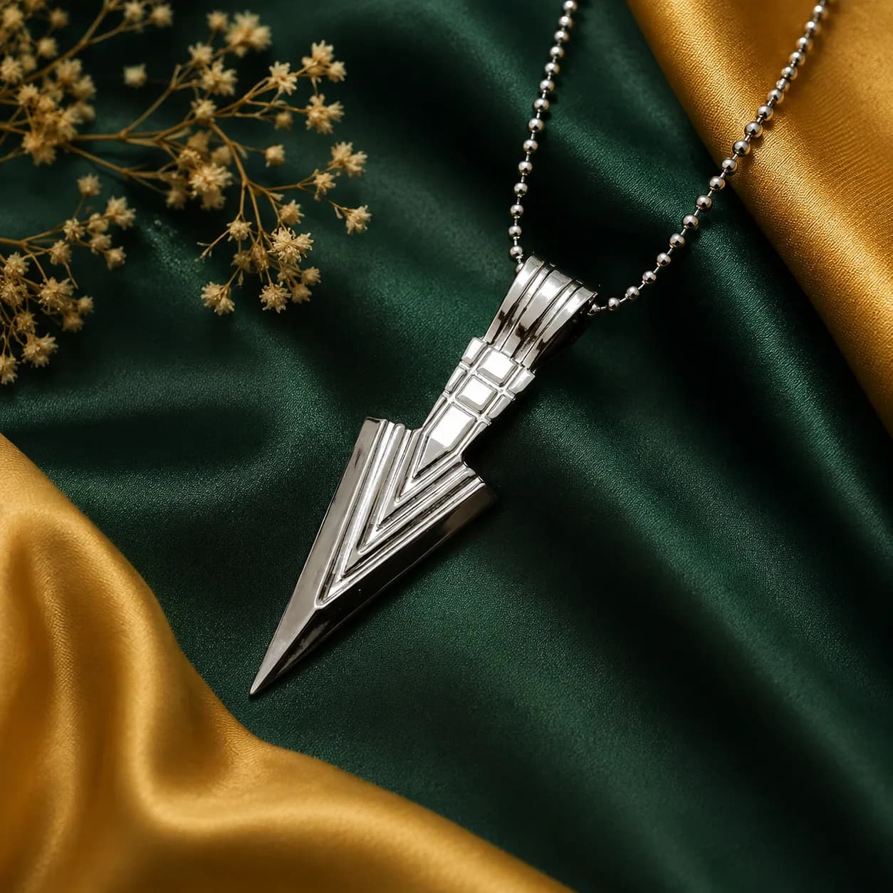 Niyanara Beak Edge Pendant Chain