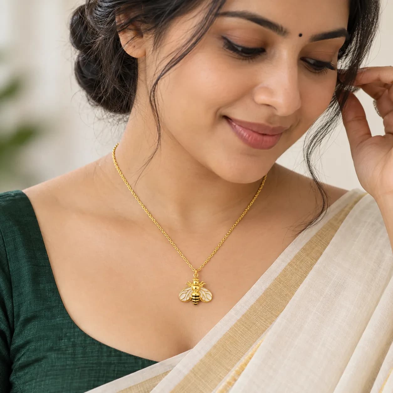 Niyanara 304 Stainless Steel Gold Plated Bee Pendant Neckchain for Women