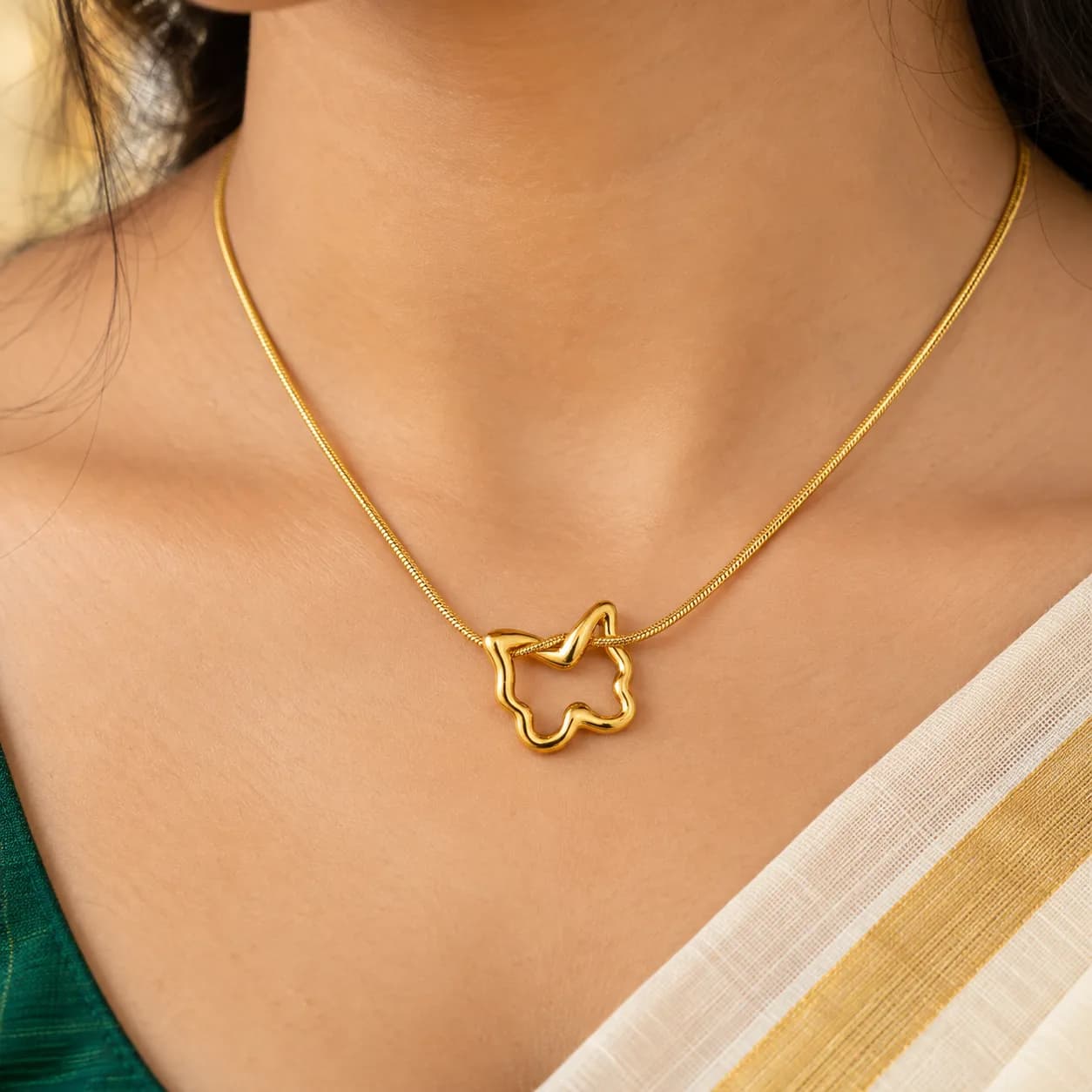 Niyanara 304 Stainless Steel Organic Flower Pendant with Neckchain for Women